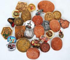 Narrentreffen - boszorkány- és ördögtalálkozó, 29db jelvény /  29 badges