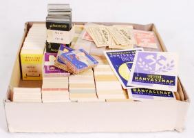 Sokezer darabos gyufacímke gyűjtemény komplett sorokkal