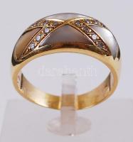 Női 18 K. arany (Au.) gyűrű, szintetikus kővekkel és brill kövekkel (14 db), jelzett, br: 7,33 gr mérete:58 / Golden (18ct) ring with diamond stones