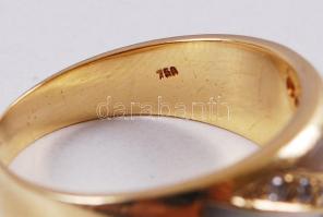 Női 18 K. arany (Au.) gyűrű, szintetikus kővekkel és brill kövekkel (14 db), jelzett, br: 7,33 gr mé...