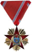 1949. "A Magyar Népköztársaság Érdemrend V. fokozata" aranyozott Br zománcozott kitüntetés mellszalaggal és miniatűrrel szalagsávon T:1 Csak 1619 adományozás! Hungary 1949. "Order of Merit of the Hungarian Peoples Republic V class" gilt Br enamelled decoration on ribbon with miniature C:UNC Only 1619 pieces of this version.