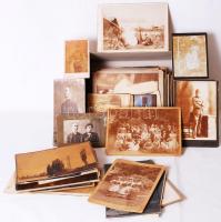 1880-1930 99db keményhátú fotó különféle műtermekből, vegyes témában és minőségben (portrék, családi és katonafotók, etc.) /  Vintage photos