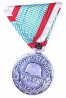 1918. Magyar Háborús Emlékérem kardokkal,sisakkal "Pro Deo et Patria" ezüstözött Br kitünt...