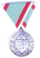 1918. Magyar Háborús Emlékérem kardokkal,sisakkal "Pro Deo et Patria" ezüstözött Br kitüntetés mellszalagon "BRONZ" jelzéssel T:1- Hungary 1918. Commemorative Medal for World War I for combatants, tombac medal on wartime ribbon, with "BRONZ" hallmark C:AU