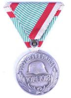 1918. Magyar Háborús Emlékérem kardokkal,sisakkal "Pro Deo et Patria" ezüstözött Br kitünt...