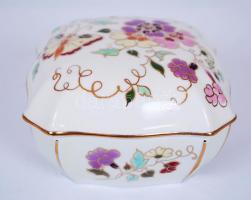 Kézzel festett Zsolnay ékszeres doboz, jelzett, hibátlan / Hand painted Zsolnay box 11×11 cm