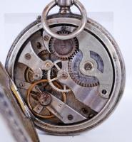 1893-1934 Duplafedelű, 10 köves zsebóra, 800-as tisztaságú svájci jelzésű, vésett ezüst (Ag) tokkal,...