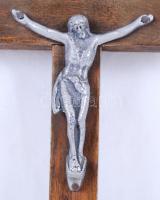 2 db fém-fa feszület