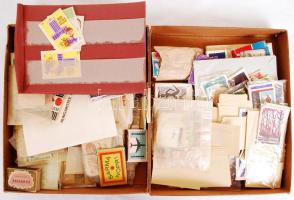 Több száz darabos magyar gyufacímke és gyufásdoboz  gyűjtemény dobozokban