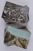 299 db modern, külföldi, főleg európai városképes lap