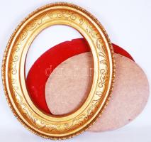 Faragott, aranyozott, ovális, fa képkeret /  Cut, gold plated wooden picture frame, 31x26cm