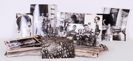 Több száz vegyes sajtófotó, mindenféle témában, közte jobb fotósok munkái (Bojár Sándor stb), jelképes kikiáltási árról