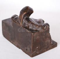 Anonymus. Bronz szobor, levehető a bronz tartóról, öntött, m: 12 cm, h:14 cm / Anonymus brzonze scul...