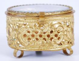 Áttört, növényi díszítésű, réz ékszeresdobozka / 
Pierced brass jewellery box, 5,5x5x3,5cm