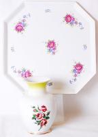 Hollóházi nagy tál és váza, matricás, jelzett, hibátlan, tál 32×32 cm, váza m:17 cm / Hollohaza porcelain vase and big plate