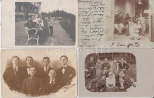 21 db régi katonai fotólap, katonák családi és baráti körben / 21 photo postcards: soldiers with their families and friends