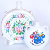 2 db kulacs, kézzel festett, jelzett Hollóházi, Alföldi, hibátlan,  hiányzik a dugó, m:13-21 cm/ Hollohaza porcelain flasks
