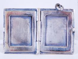 cca 1920 Vésett, növényi díszítésű, ezüst (Ag) fényképtartó medál / 
Silver locket with carved flora...