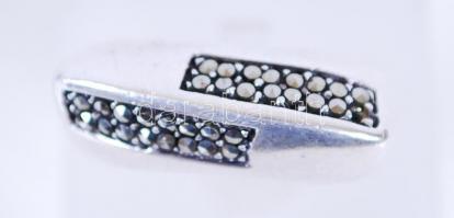 Ezüst (Ag) gyűrű markazitokkal / 
Silver ring with marcasites, s: 55, br: 6,28gr