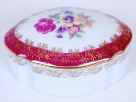 Virágokkal díszített régi német porcelán ékszeres doboz / German chinaware jewelry box 8x6cm