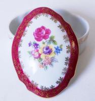 Virágokkal díszített régi német porcelán ékszeres doboz /
German chinaware jewelry box 8x6cm