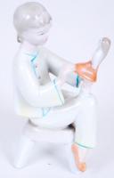 Babával játszó kislány, kézzel festett, jelzett Hollóházi porcelánfigura / 
Girl playing with doll, ...
