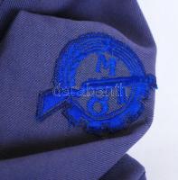 cca 1959 Munkásőr kabát Tanácsköztársasági emlékéremmel és kitűzővel