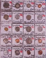 Külföldi fémpénz gyűjtemény albumba rendezve, összesen 160db pénzérme 120 ország érméiből, sok Unc é...