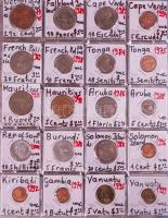 Külföldi fémpénz gyűjtemény albumba rendezve, összesen 160db pénzérme 120 ország érméiből, sok Unc é...