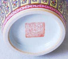 Kézzel festett kínai váza, jelzett,  apró máz hibával, m:32 cm/ Chinese porcelain vase