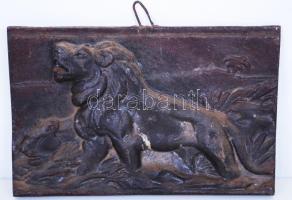 Falra akasztható oroszlán dombormű, öntöttvas, 13×19 cm/ Cast iron lion relief