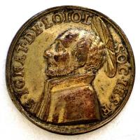 12db különféle régi Br és réz vallási medál/emlékérem érdekes darabokkal T:vegyes
Collection of 12pc...