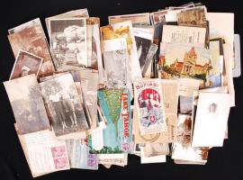 Nagy vegyes, nagyrlszt fotókat, fotólapokat tartalmazó tétel kevés filatéliával, nyomtatvánnyal. Egy cipősdobozban