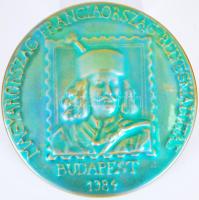 "Magyarország-Franciaország Bélyegkiállítás Budapest 1984", Zsolnay eozinmázas kerámia plakett /  Zsolnay ceramic plaque with eosin glaze, d: 10,5cm