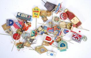 Kis szocreál jelvénygyűjtemény sok sör témájúval