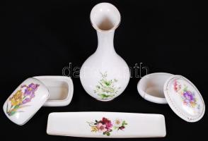 Kis porcelántétel: jelzett Zsolnay, Hollóházi, Aquincumi tárgyakkal / 
Little porcelain lot