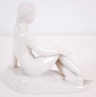 Női akt, jelzett Zsolnay porcelán figura / 
Female nude, Zsolnay porcelain figure, 17x14x9cm
