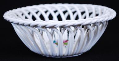 Kézzel festett, virágokkal díszített, jelzett Herendi áttört kosárka, d:13 cm, m:5 cm /  Hand painte...