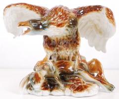 Cluj Napoca, szirti sas az elkapott nyúllal, kézzel festett, jelzett, szárnyán apró máz hibákkal, m:21 cm, h:27 cm/ Romanian porcelain eagle with the victim rabbit