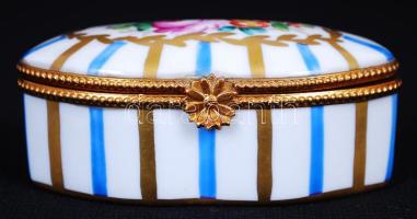 Kézzel festett, aranyozott, jelzett "Limoges France" porcelán ékszeres dobozka / Hand painted porcelain jewellery box with "Limoges France" mark, 7x3x3cm