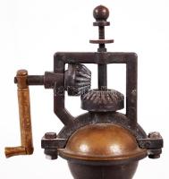 Régi fa és réz borsmalom / 
Wood and brass pepper mill, 20cm