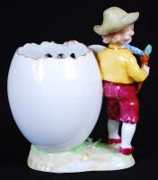 Kis tojásfestő, kézzel festett, aranyozott porcelán figura (apró sérüléssel) / 
Egg painter, hand pa...