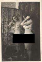 Nude with mirror, photo