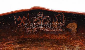 Cca 1880 boros üveg alátét, ezüstözött réz fa betéttel, jelzett Sheffield, alján áttört, szőlő és sz...