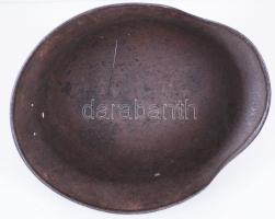 cca 1940 II. világháborús magyar rohamsisak / 
Hungarian helmet from World war II, 30x25cm
