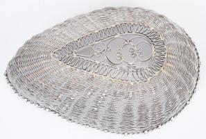 Díszes, fonott fémkosárka / 
Little metal basket, d: 21x15cm