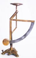 cca 1930 Réz patikamérleg oroszlánlábakon / 
Brass pharmacy scales, 23cm