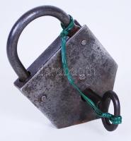Régi lakat kulccsal /  Vintage lock with key