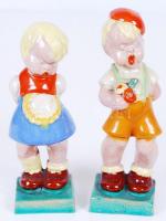 Komlós kisfiú és kislány, jelzett, kézzel festett mázas kerámia, fiú sapkáján apró máz hiba, m:14 cm (2×)/ Komlos ceramics figures