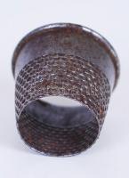 4db gyűszű (egy hibás) / 
Thimbles (one with fault)